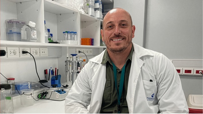 Gonzalo Moratorio en laboratorio